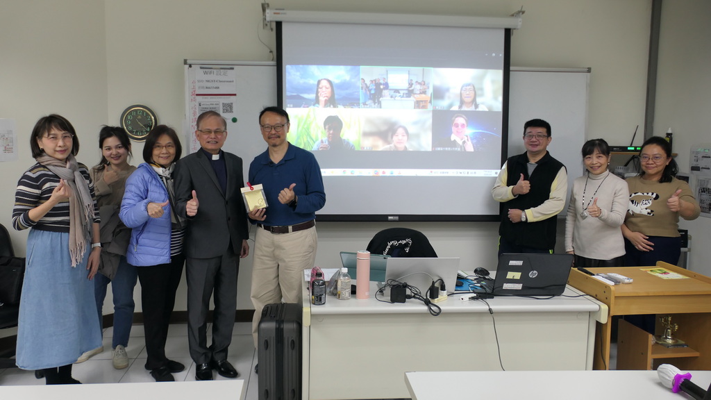 2026.03.06 林院長致贈禮物給丁介陶老師